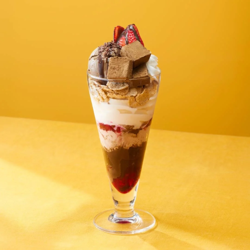 豪華なほうじ茶ショコラベリーパフェ