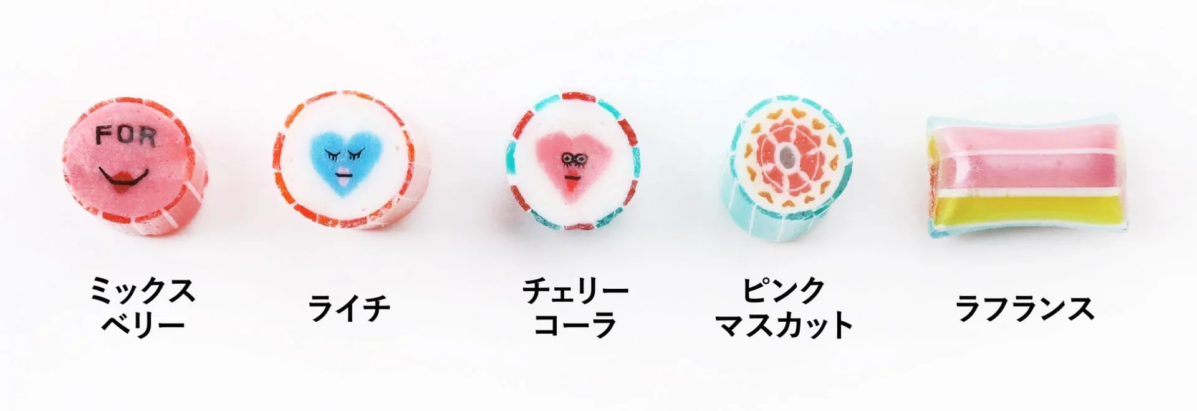 様々なデザインとフレーバーのカラフルな金太郎飴